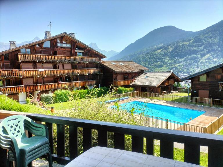 Appartement meublé avec vue sur les montagnes et piscine l'été - Bed and Breakfast Saint-Gervais-les-Bains