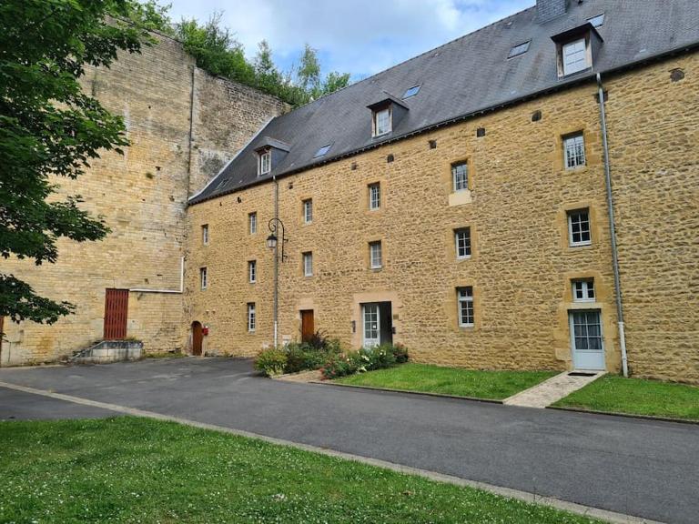 Aux remparts du château - Bed and Breakfast Sedan