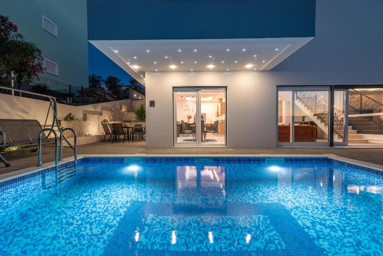 Luxury Villa Sun Stone heated pool & whirlpool - Chambres d'hôtes Trogir