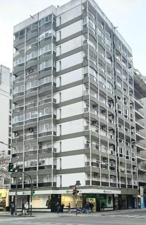 Departamento Categoría Av Pellegrini y San Martín, 2 dormitorios. - B&B Rosario