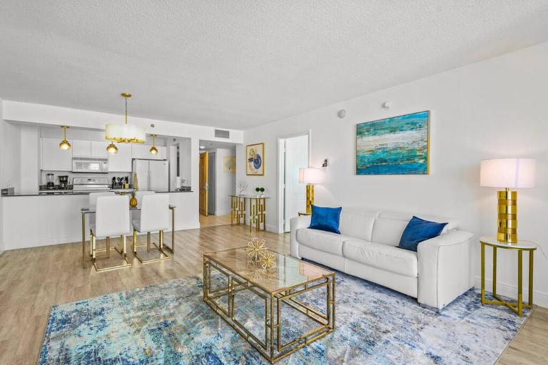 High Floor Unit Located in Brickell - Free Parking - B&B Miami