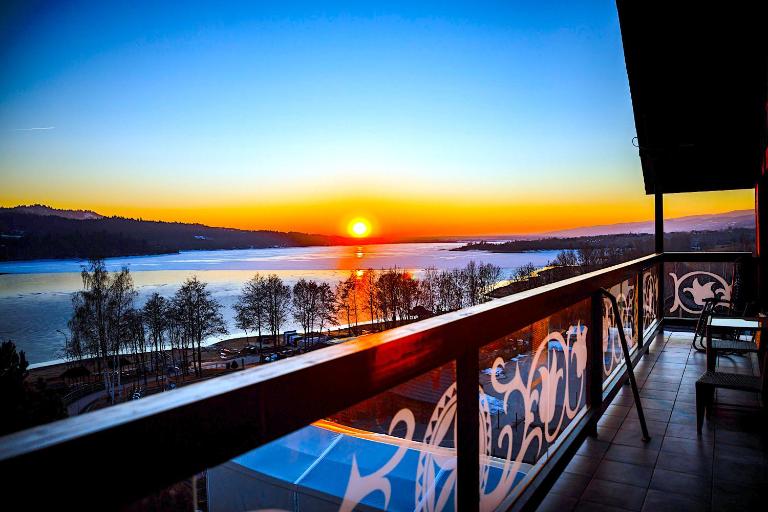 Apartament33 Luxury View Centralny Widok na jezioro sauna, siłownia - 100 metrów od Jeziora Czorsztyńskiego i ścieżki rowerowej Velo Czorsztyn obok Kluszkowce Ski - B&B Kluszkowce