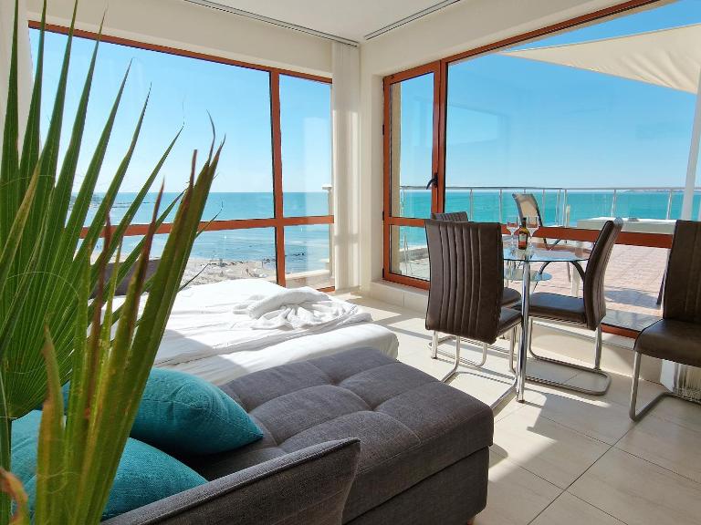 Beachfront Apartments by Marty's - B&B Slanchev Bryag