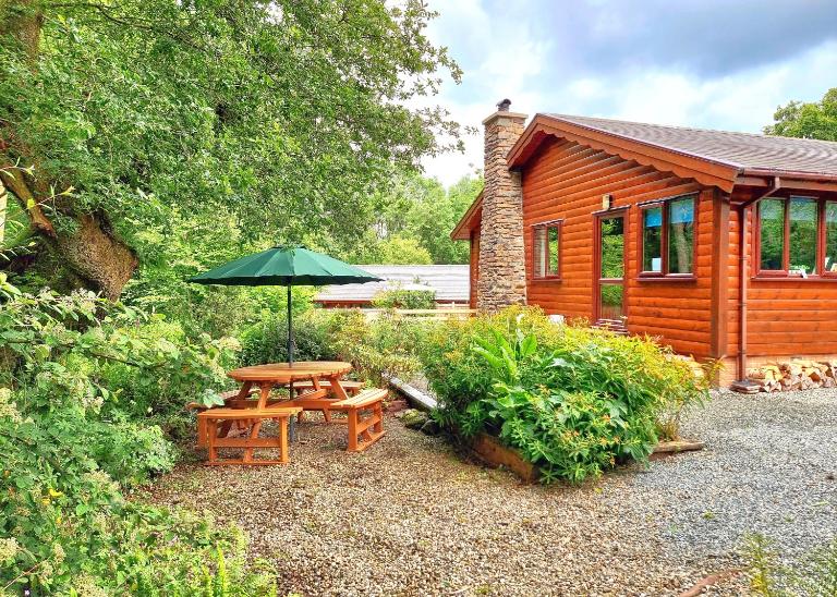 Luxury Wood Lodge with sauna, log burner & private woodland garden - Wnion Wood Lodge - Ferienwohnung Llanfachreth