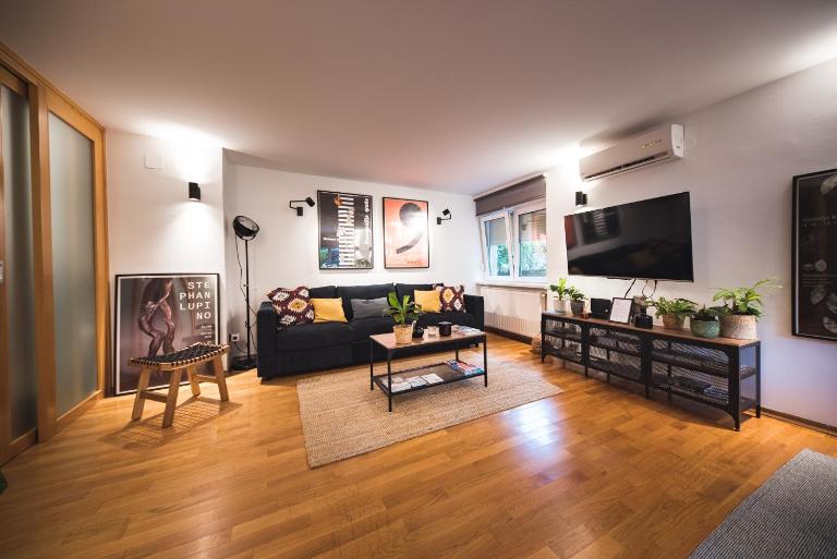 Sleep, Eat, Repeat and Park Your Car in City Center - B&B Zagreb