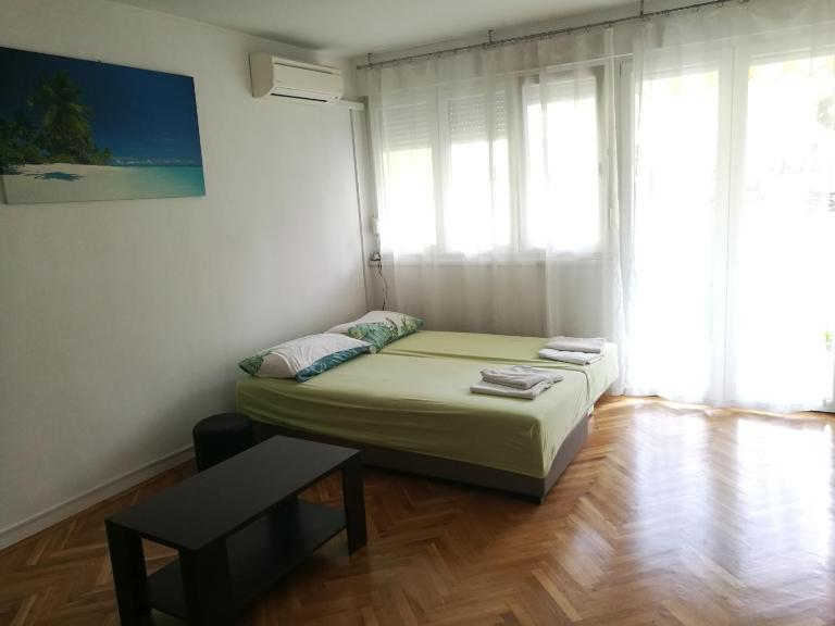 Pretty big double bed room with balcony - B&B Split
