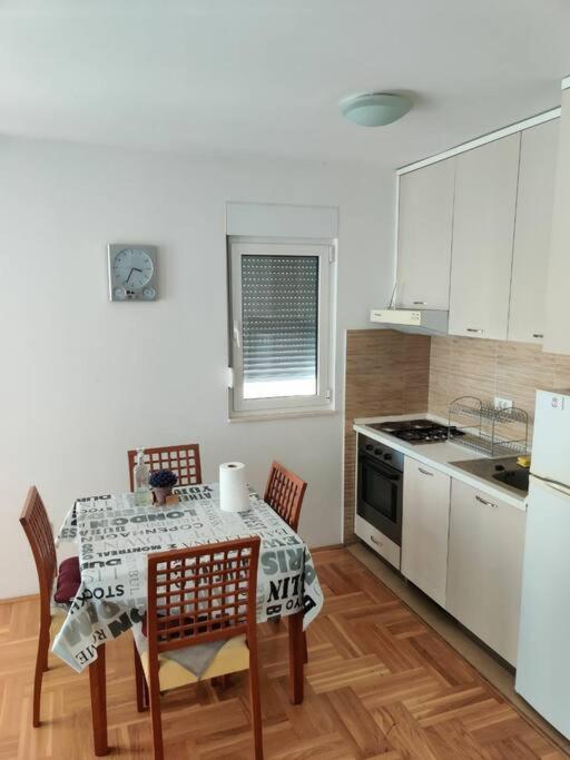 Bedroom apartment, Budva, Mainska ulica - B&B Budua