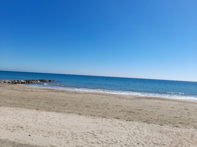 JOLI T2 RDC, BORD DE MER , PISCINE , Aresquiers FRONTIGNAN PLAGE 34 - Bed and Breakfast Frontignan