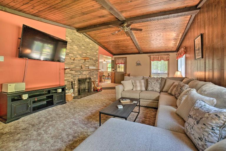 Charming Pymatuning Lake House Near Park & Beach - B&B Andover