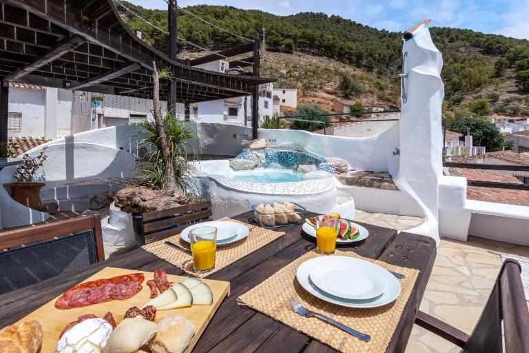 Town house with roof terrace and plunge pool - Ferienwohnung Alcaucín