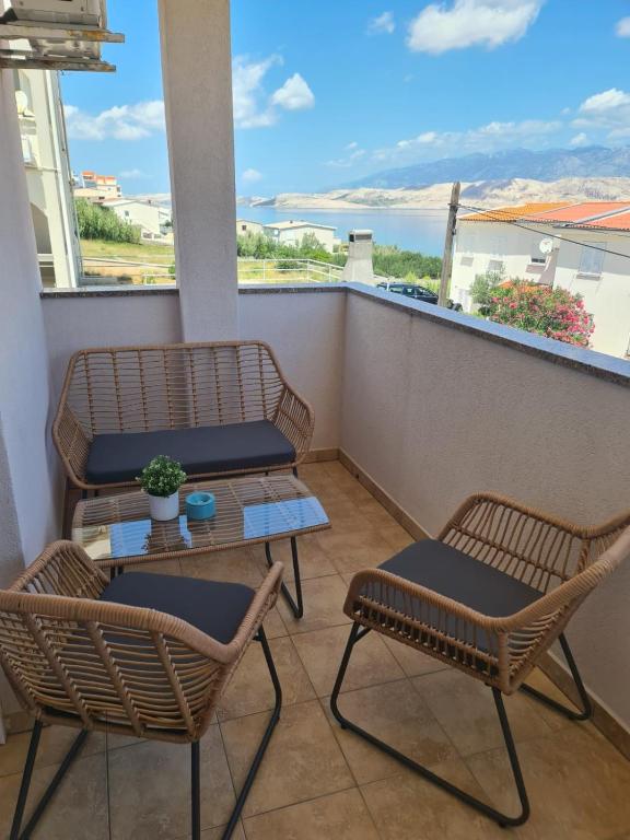 Blue sky apartment by Pag tours - B&B Isola di Pago