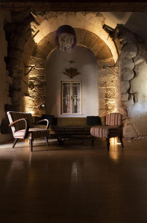 La Divine- captured by history inside Palace loft - Chambres d'hôtes Split