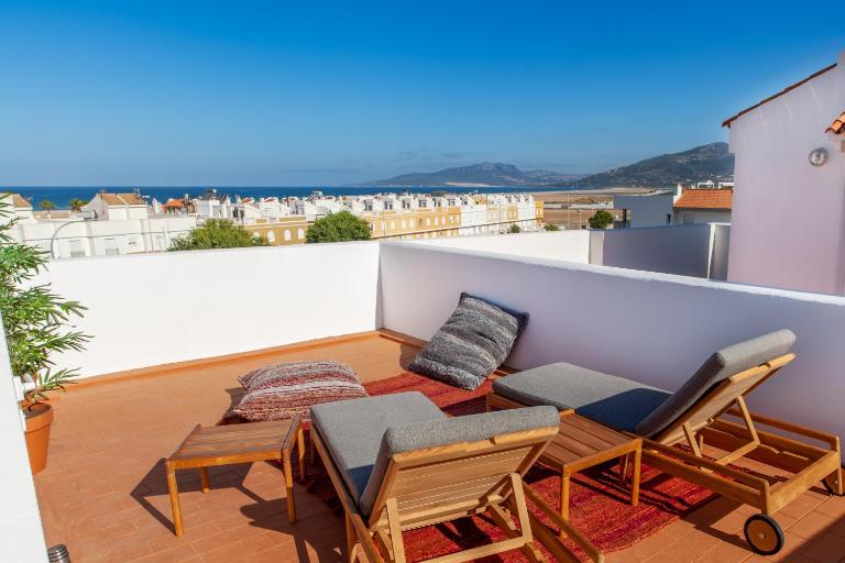 Tarifa Cozy House - Ocre et Vert - Maison de Plage - Bed and Breakfast Tarifa