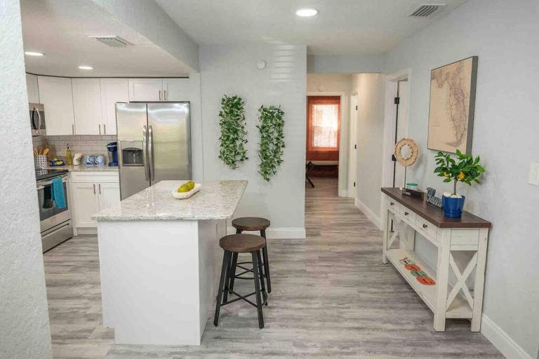 Four Bedroom Home Close to the Stadium - B&B Tampa