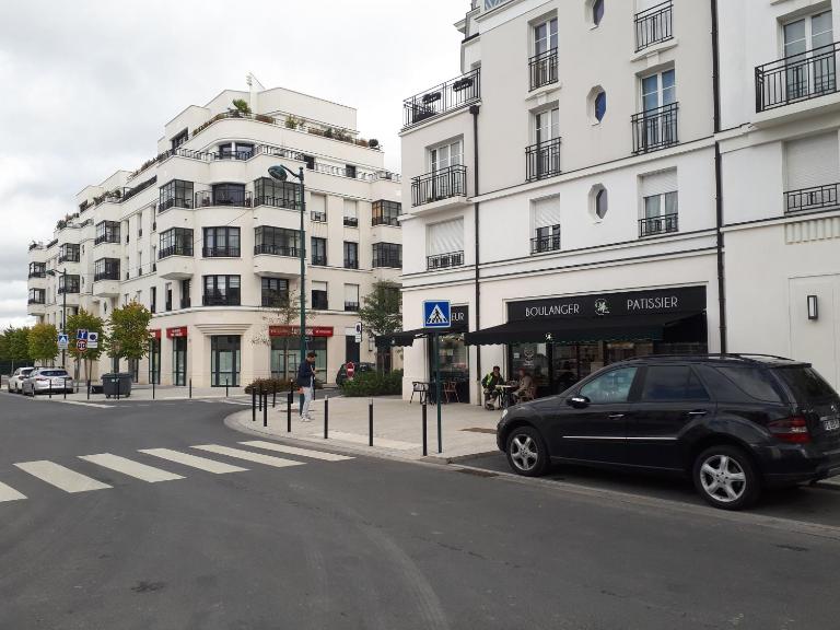 Le Debussy 5 personnes, lit bébé, balcon, parking privé gratuit - Bed and Breakfast Chessy