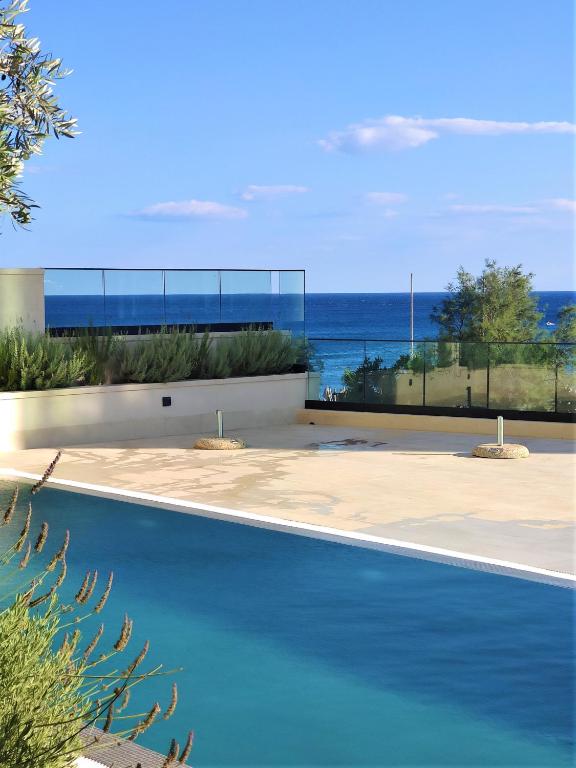 Silver Beachfront Becici - Ferienwohnung Bečići