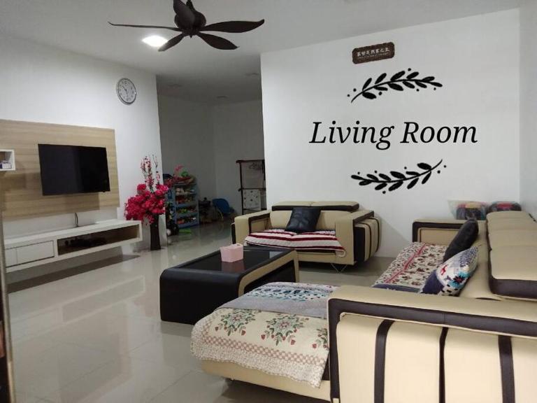 Sakura Homestay 4 bedrooms 14pax- Eaton Hills Padang Kerbau Miri - Chambres d'hôtes Miri