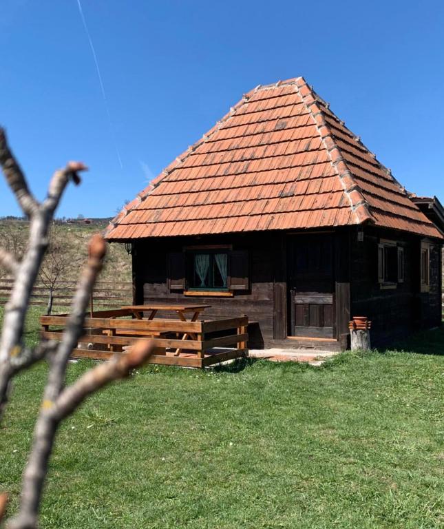 Etno brvnara TAMARA - B&B Kremna