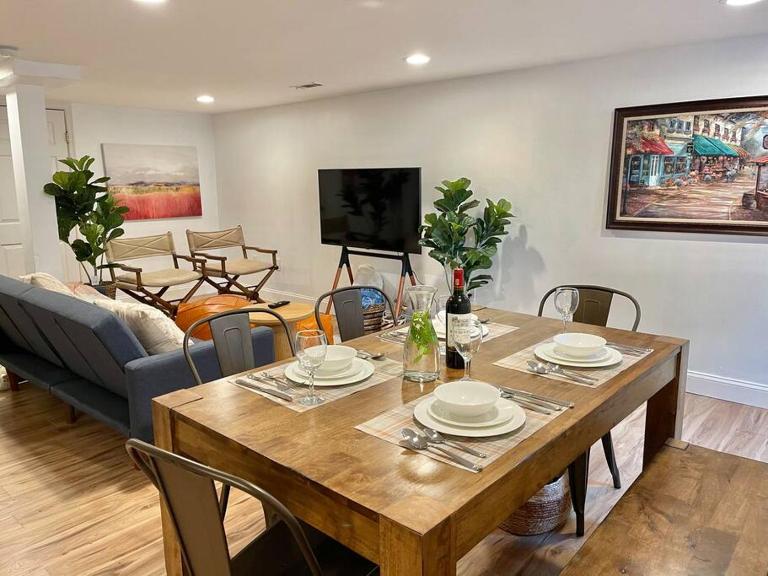 Upscale, Brand New, Full Kitchen, 2-Bedroom Apt - B&B Falls Church