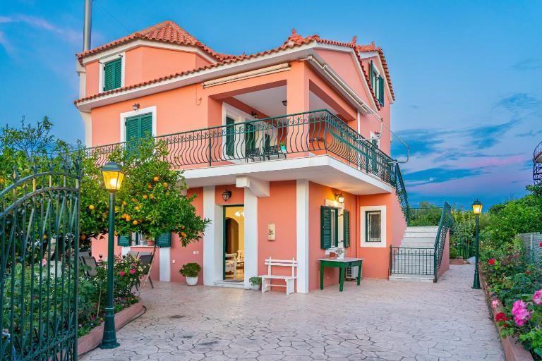 Artemis superb 2 bedroom apartment 700 m away from the beach - B&B Minia