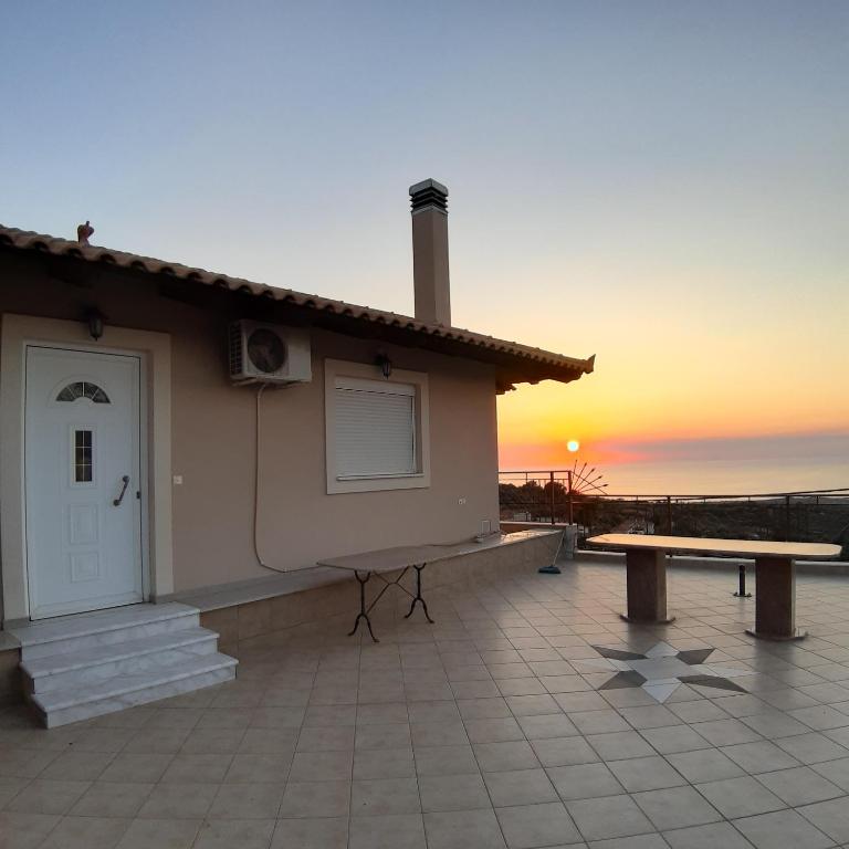 -Tsiakos Apartment- in Vryses - Chambres d'hôtes Kyparissía
