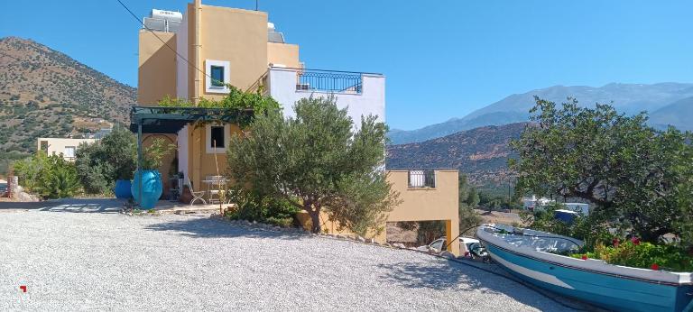 Το σπίτι που σε ταξιδεύει (The dream boat house). - B&B Agia Galini