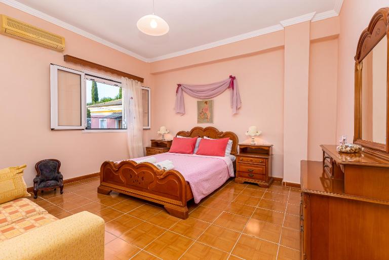 Dimitra House - Corfiot country side getaway - B&B Chlomatiana