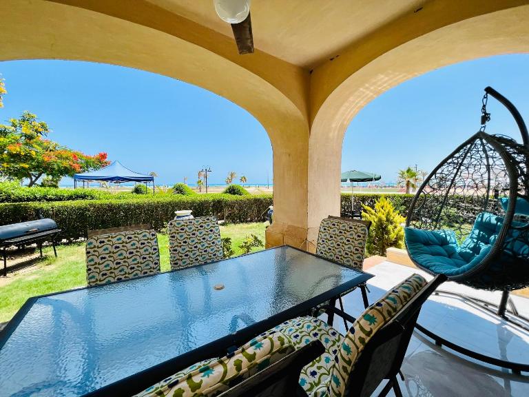 Lazorde Beachfront Experience - Bed and Breakfast El Alamein