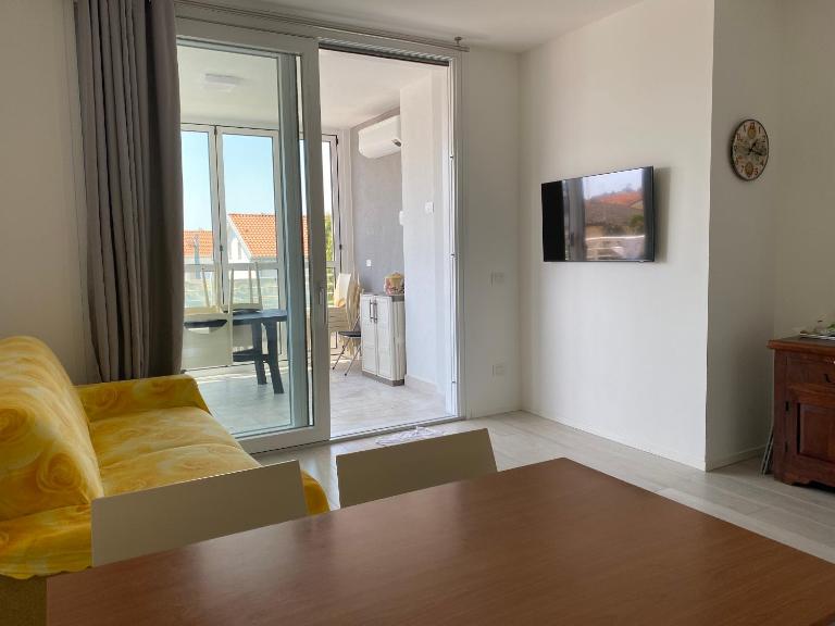 Nuovo appartamento con terrazzo e piscina - B&B Lido di Iesolo