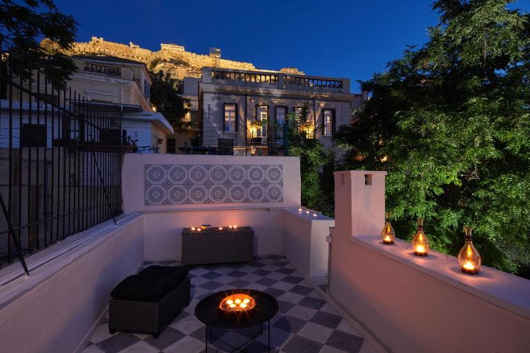 Muazzo Plaka Homes, Upper Home with Balcony & Ground Home No Balcony, by ThinkVilla - B&B Athens