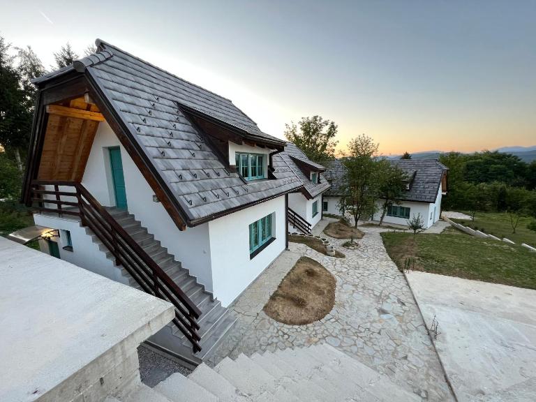 Retro Village Ravne - Chambres d'hôtes Visoko