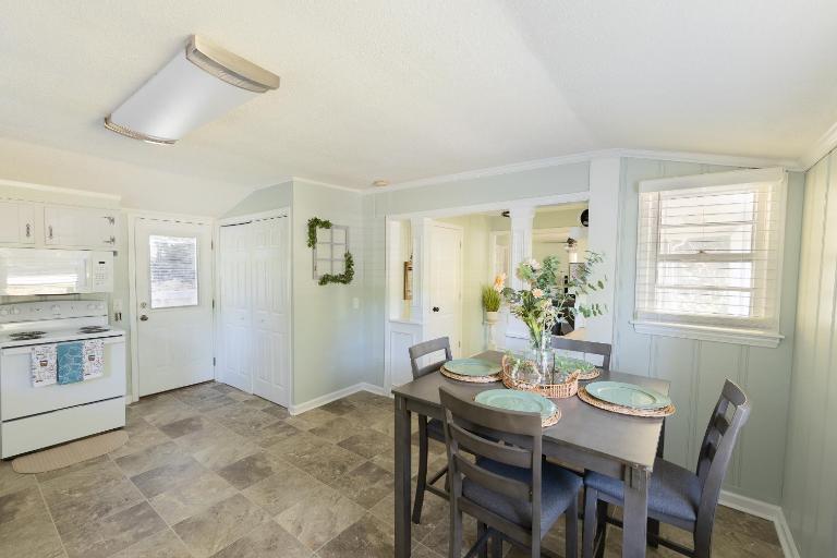 Cute n' Comfy Capers - B&B Columbia