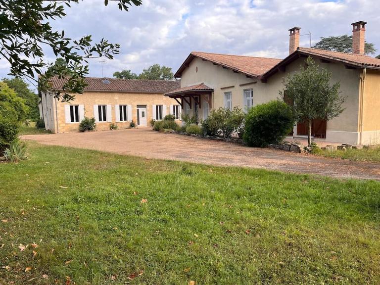 Domaine clos et arboré de 3 ha avec deux maisons - Bed and Breakfast Lamothe-Montravel