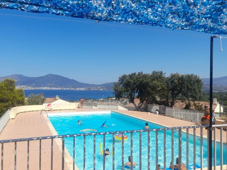 PORTICCIO villa dans résidence avec piscines 4-6 personnes BRILOC Appartements - B&B Porticcio