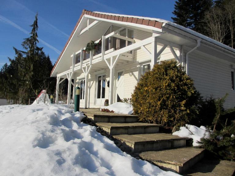 LE CHALET BLANC - JACUZZI / PISCINE / SAUNA - Chambres d'hôtes Gérardmer