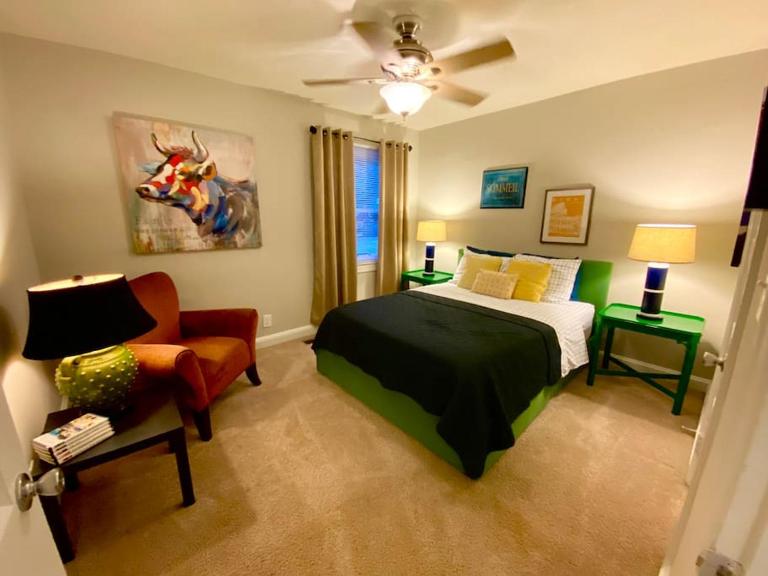 Charming Condo Near Downtown, NCSU and PNC Arena - Chambres d'hôtes Raleigh