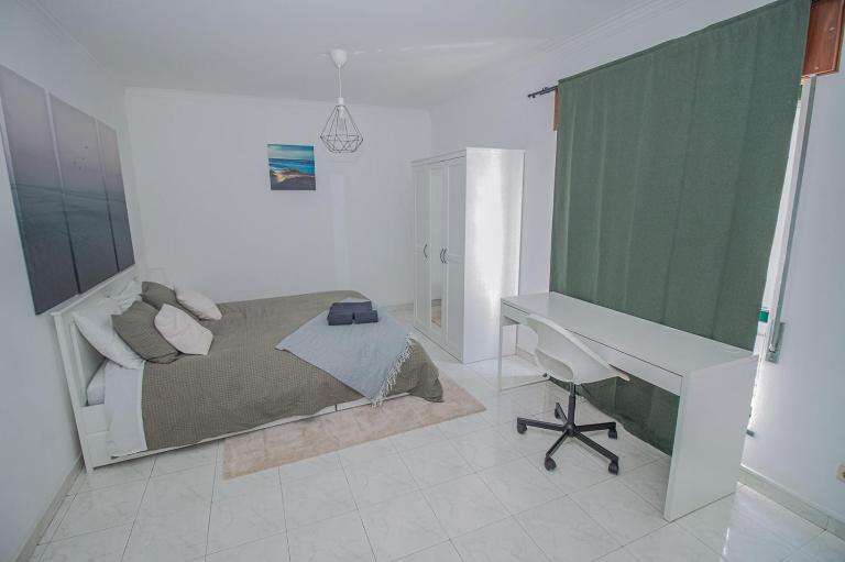 Charming Private Rooms in an Apartment A1 Penha - Faro - B&B Faro