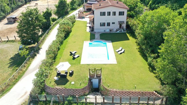 Country House Western Club - B&B Sant'Omero
