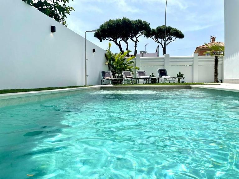 VILLA PIMIENTA, Chalet de lujo a 100 metros del mar - Ferienwohnung Chiclana de la Frontera