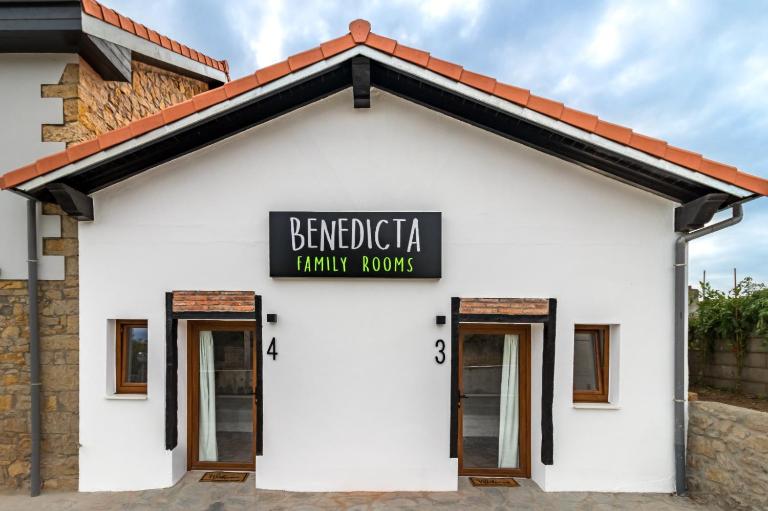 BENEDICTA FAMILY ROOMS - Ferienwohnung Suances