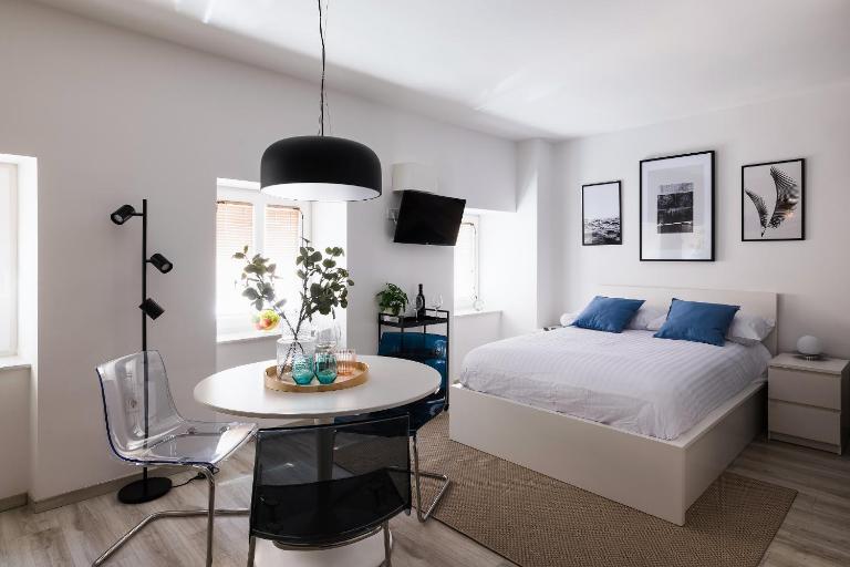 New Central Studios with parking - B&B Lubiana