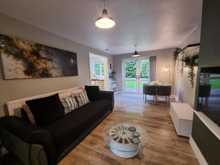 Park View Garden apartment - Bed and Breakfast Salfords