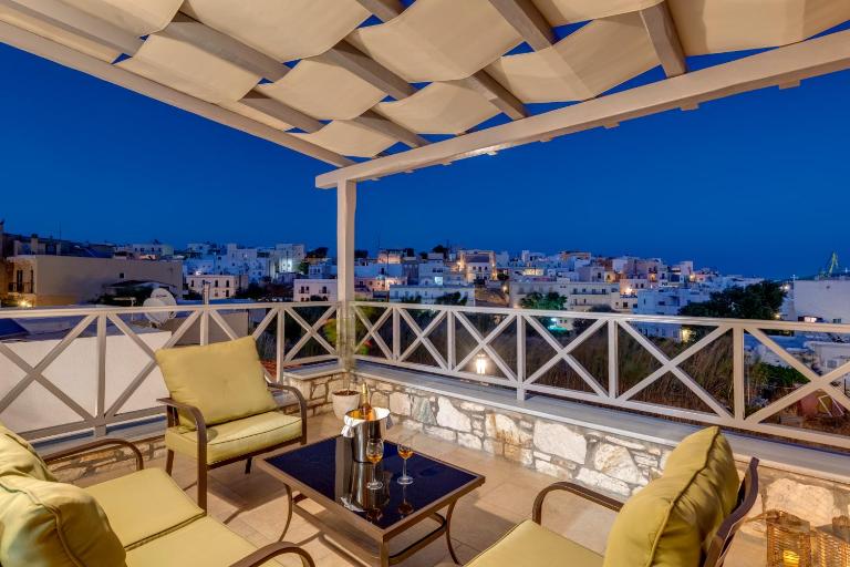 TAKIS GUESTHOUSE- Laoura-HERMOUPOLIS - B&B Ermoúpolis