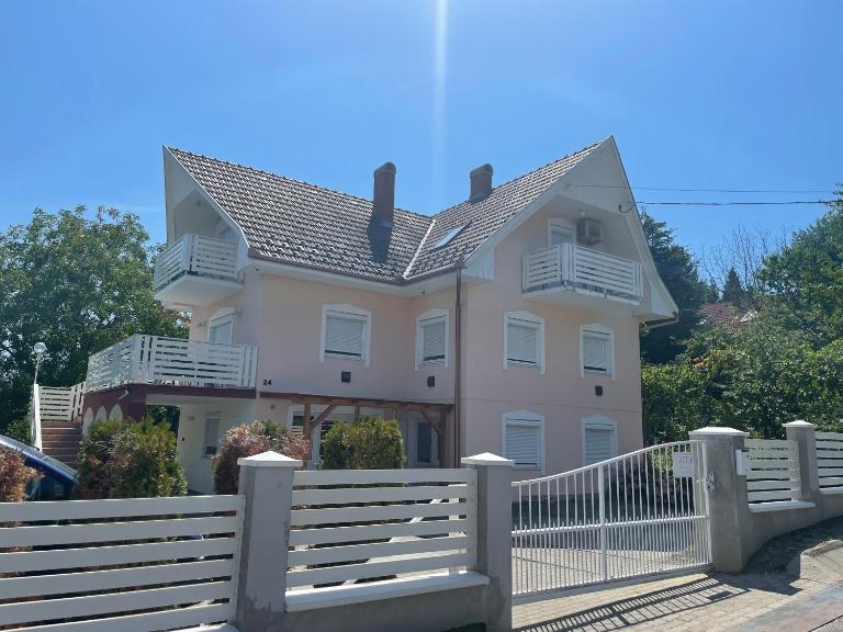 Gitta Apartmanház - B&B Zalakaros