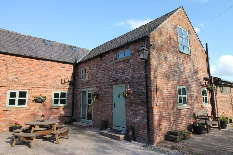 The Hoglets by Together Travel - Luxury Cottage Retreat - Bed and Breakfast Goostrey