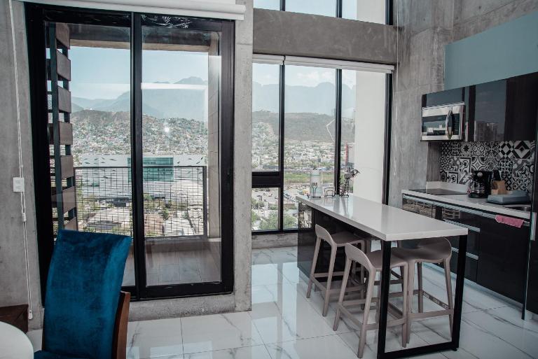 Luxury Loft Monterrey City Living at Landmark High Rise - Chambres d'hôtes Monterrey