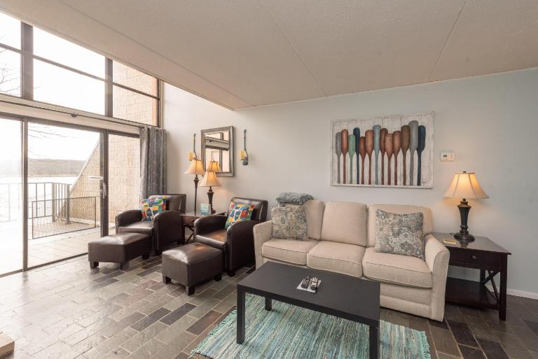 306C One Bedroom One Bath - B&B Oakland