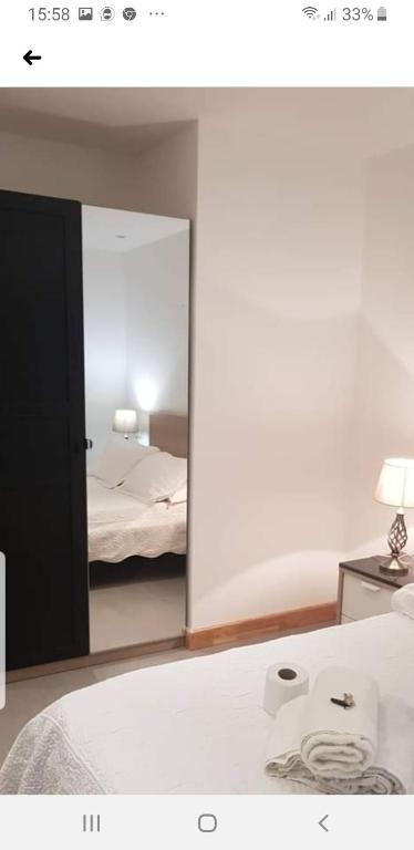 Jadwin Beautiful Room Share toilet 2 people - B&B London