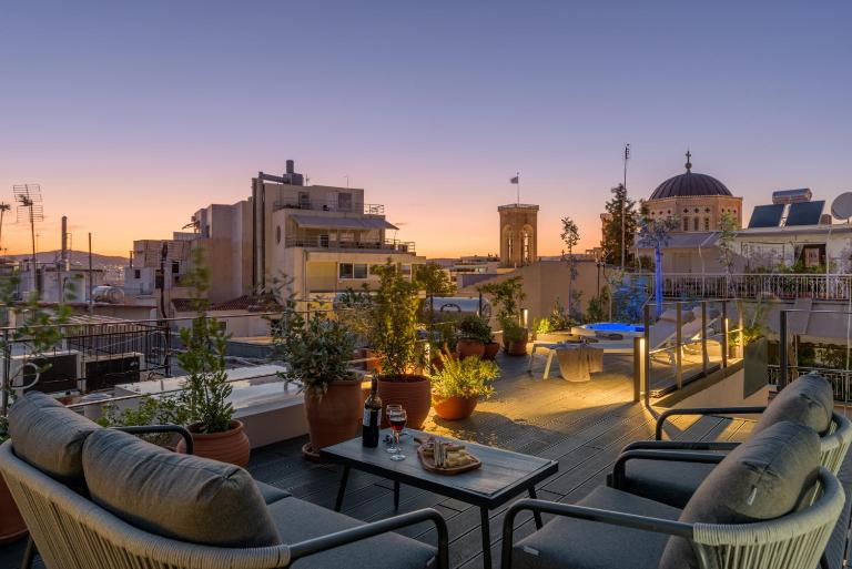 Meno Suite with Private Terrace - Jaccuzzi, Acropolis View - B&B Athens