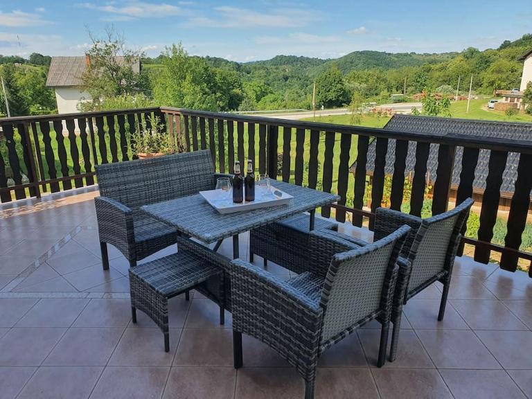 Kuca za odmor Juraj - Apartmani Barsic - Chambres d'hôtes Duga Resa